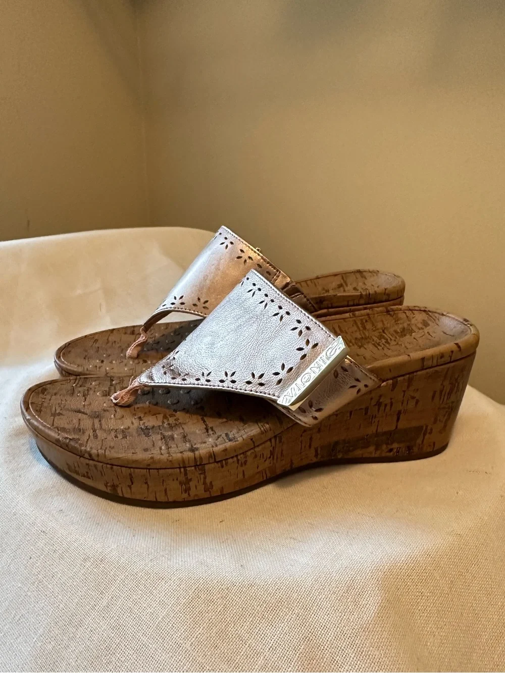Vionic Anitra Rose Gold Metallic Platform Wedge Thong Cork Sandals US 6 Orthotic